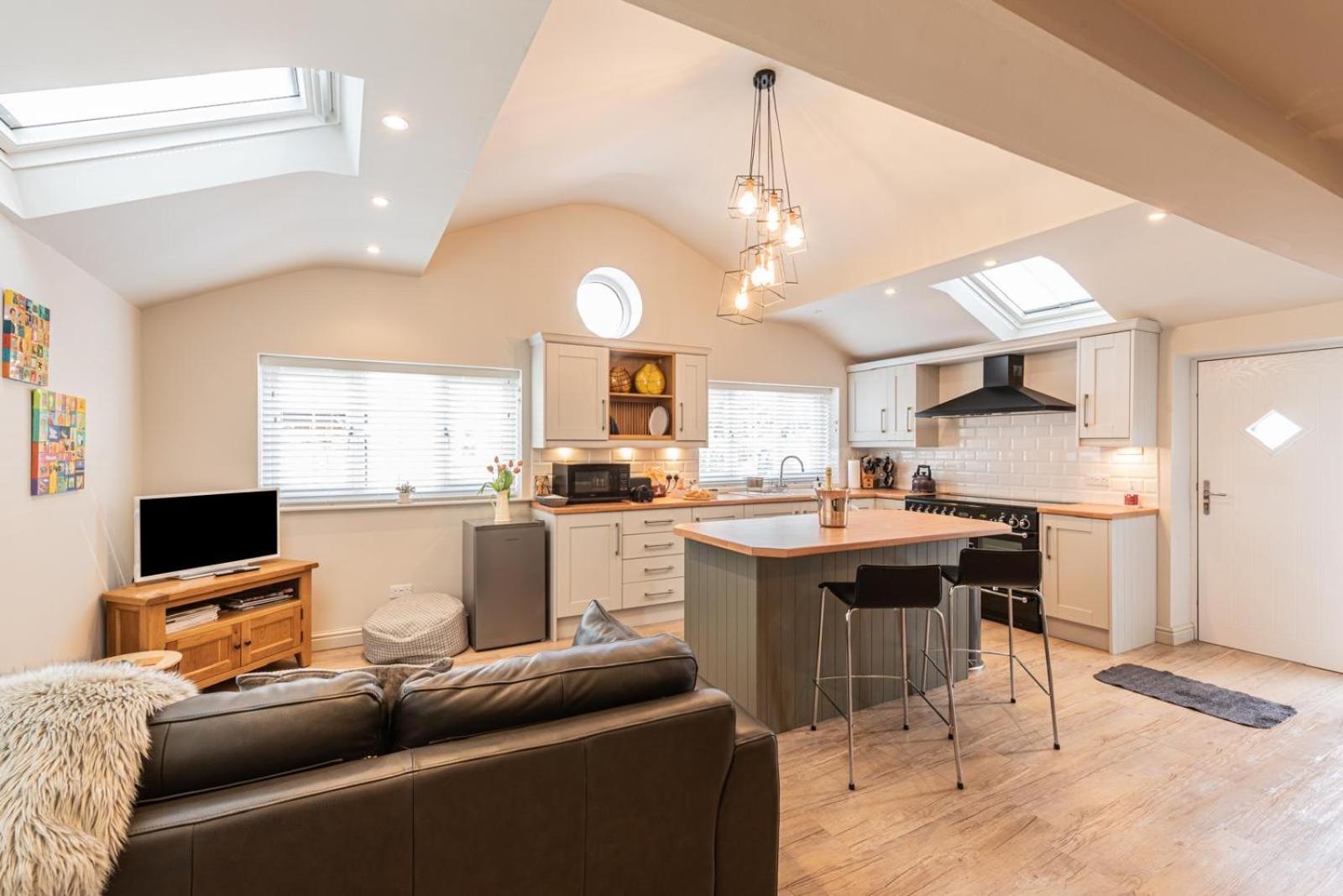 Quiet Self Contained Cottage Near Delamere Forest Cuddington  Exterior photo